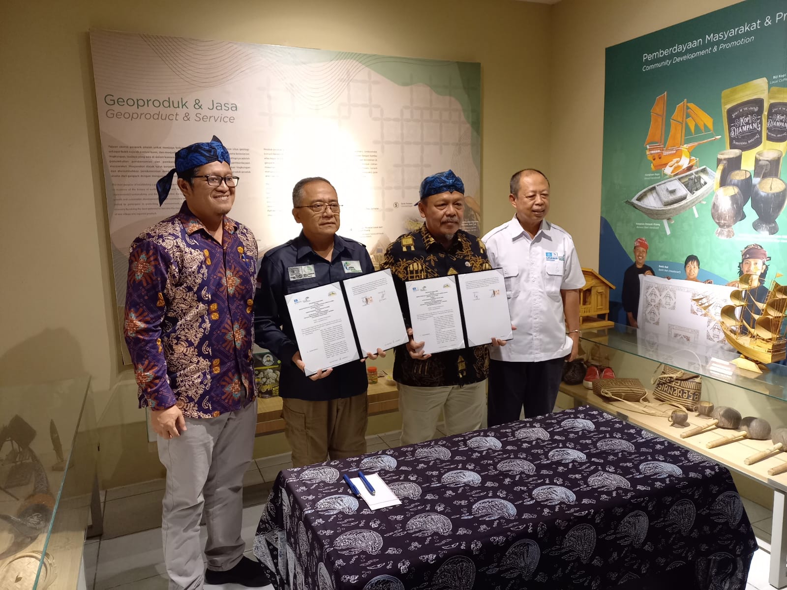 Penandatanganan Perjanjian Kerjasama Geopark Bayah Dome dan Geopark Ciletuh - Pelabuhan Ratu UNESCO Global Geopark