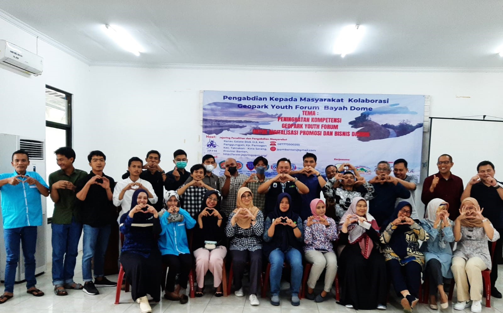 Pengabdian Kepada Masyarakat Peningkatan Kompetensi Geopark Youth Forum Bayah Dome